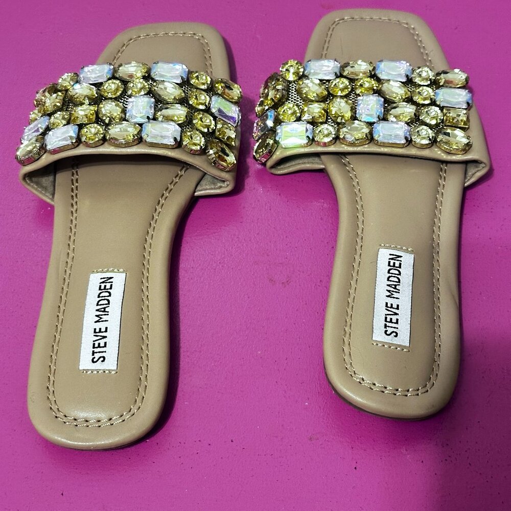 Steve Madden Summer Flats with faux crystal embelishment size 6 1/2